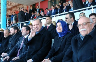 Erdoğan Hollanda'ya Sokulmayan Aile Bakanı'nı Yanından Ayırmadı