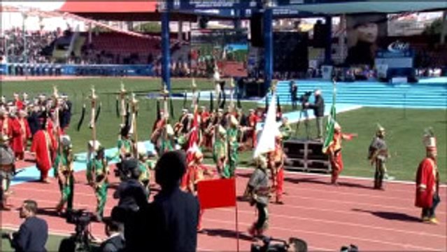 Cumhurbaşkanı Erdoğan Resmi Geçit Törenini Ayakta İzledi