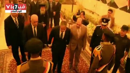 بالفيديو.. محافظ المنيا يضع إكليل من الزهور على النصب التذكارى للشهداء