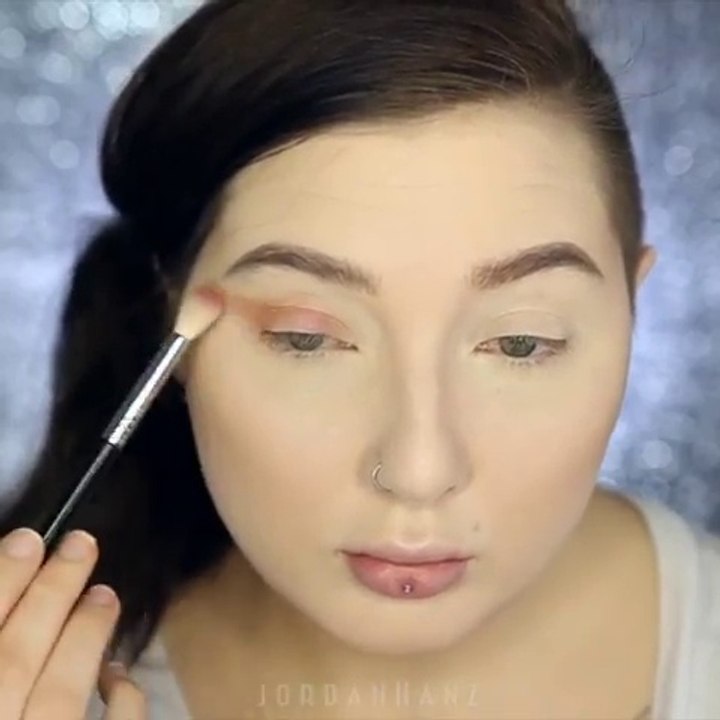 Cette maquilleuse professionnelle peut se transformer en tout et n'importe quoi