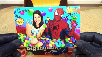 Descargar video: GIANT Egg Hunt with HUGE Surprise Eggs Frozen Easter Basket, Spiderman Toys, TMNT