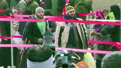 بدء إخراج مقاتلي المعارضة السورية من آخر معاقلهم في مدينة حمص