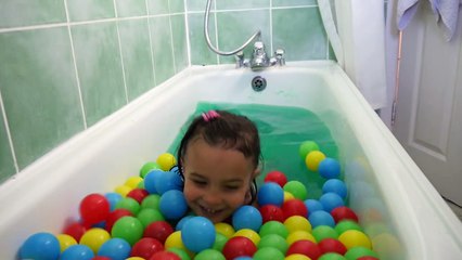 Learn Numbers 1-10 for toddlers in the Slime Baff ! Numbers Counting to 10 with Balloons a