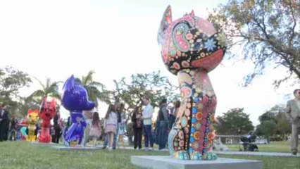 El perro "Xico" llega a Miami como una "declaración política" en pro de la diversidad