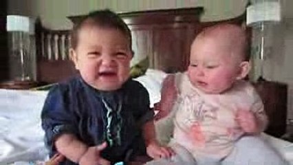 ایک سال کے بچوں کی ایسی حرکت جس کو دیکه کر آپ کے هوش اڑ جائں گیں...!
