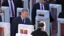 Şehitleri Anma Günü ve Çanakkale Deniz Zaferi'nin 102. Yılı - Türk Yıldızları ve Askeri Tören
