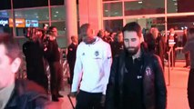 Beşiktaş, Antalya'da meşalelerle karşılandı