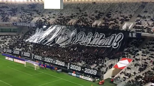 Le tifo hommage et remerciement à Jean-Louis Triaud