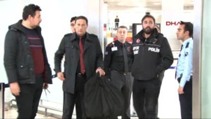 Galatasaray Havalimanında Protestoyla Karşılandı