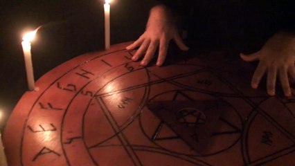 ALERTA!!! TABULEIRO OUIJA, ASSISTA ESSE VÍDEO ANTES DE JOGAR