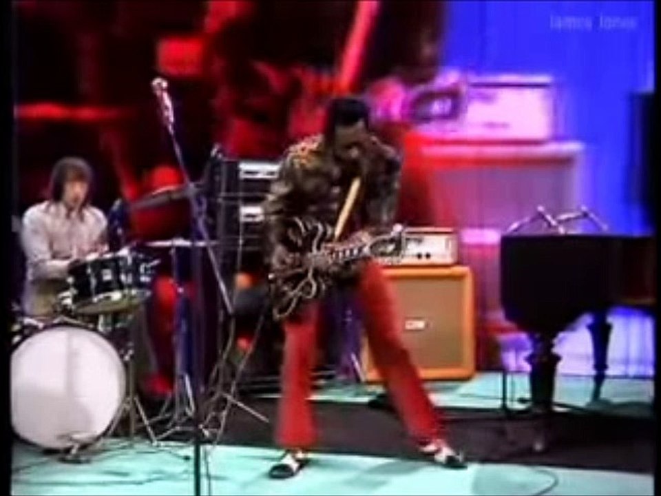 CHUCK BERRY - LIVE 1972 - "Let It Rock"