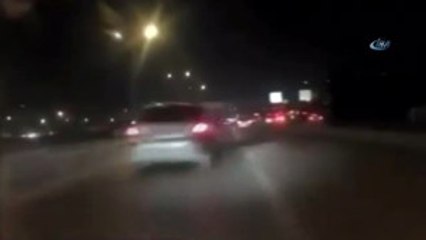 Trafik Magandası Makas Atarken Önündeki Araca Böyle Çarptı