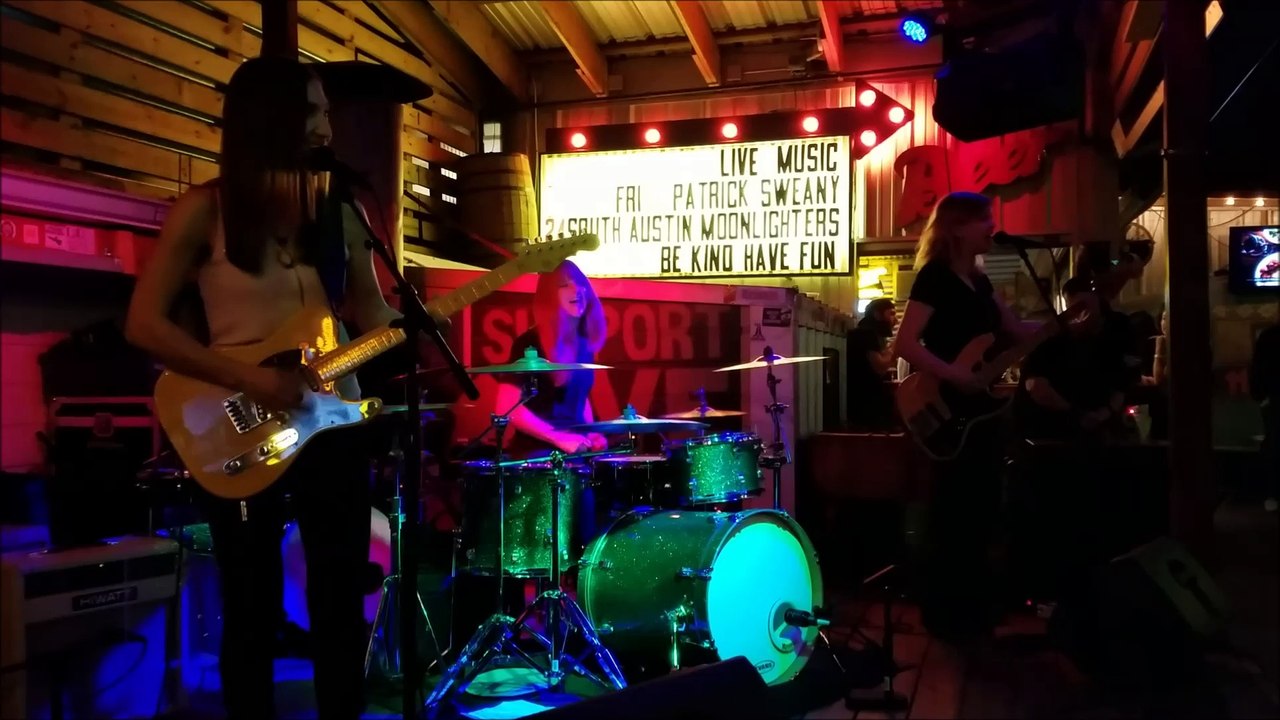 Katy Guillen & The Girls - Medley - 17 Mar 17