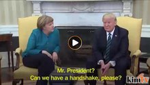 Trump Enggan Bersalam Dengan Merkel