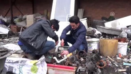 İnternette Gördükleri 3D Yazıcıyı Üretip, Üstüne 'Örümcek Robot' Tasarladılar