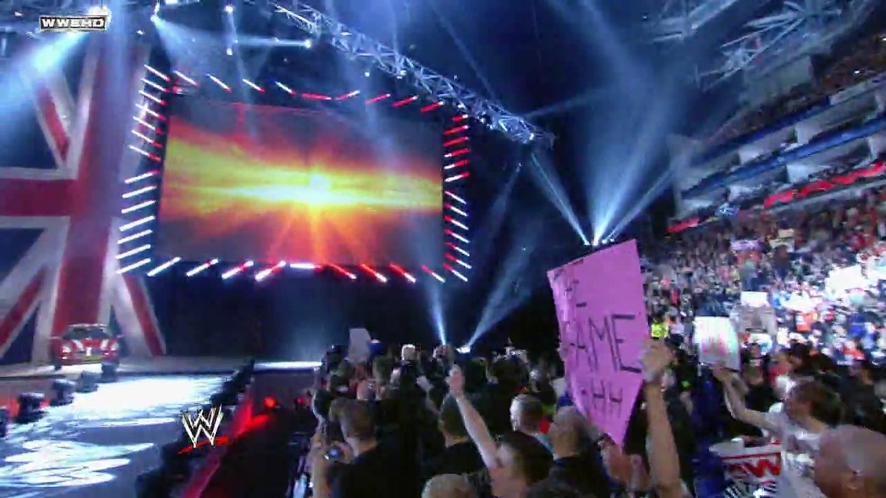 Raw  David Hasselhoff arrives in London for Raw