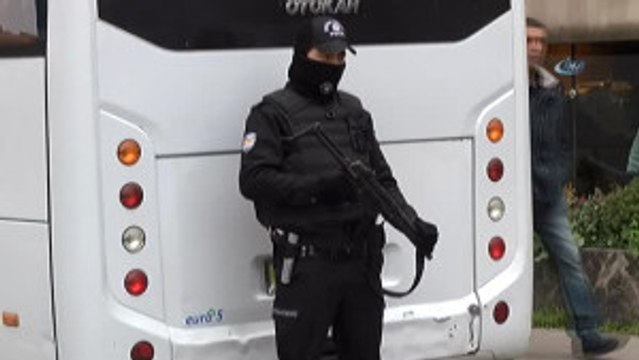 Nevruz Kutlamalarına İzin Verilmeyen Bakırköy'de, Metro Durağı Trafiğe Kapatıldı