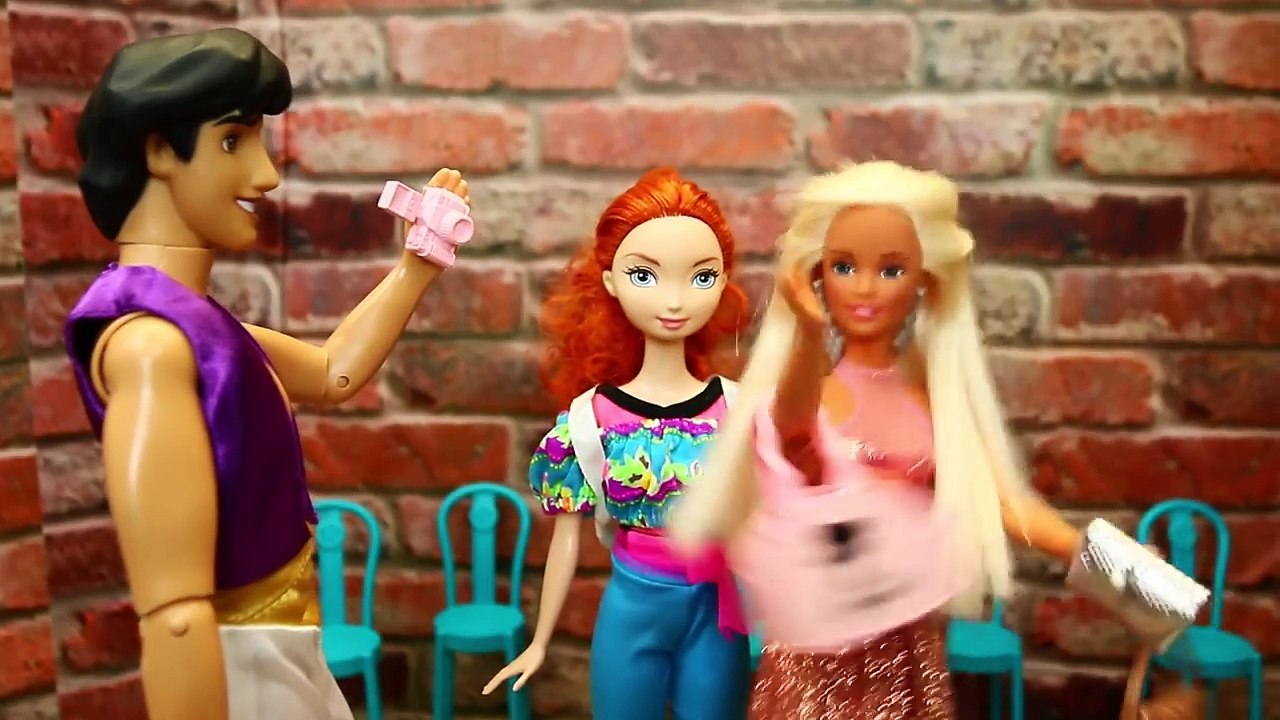 BARBIE GOES CRAZY!!! Disney Princess & Barbie Parody Aladdin Steals Money and Car Wash Dis