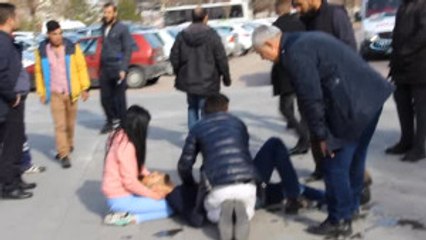 Gençlerin Kavgasında Kan Aktı: 2 Yaralı