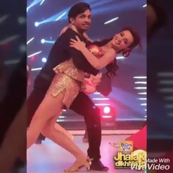 Bir yılan gibi vücudunun her noktasını kıvırmasını biliyor