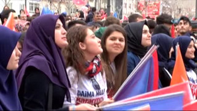 Bakan Kılıç, Ak Parti Göreve Geldiğinde 'Ordu Göreve' Yazılı Pankartlarla Sokakta Yürüdüler