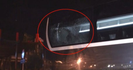 Beşiktaşlı Oyuncuları Taşıyan Otobüs Taşlı Saldırıya Uğradı
