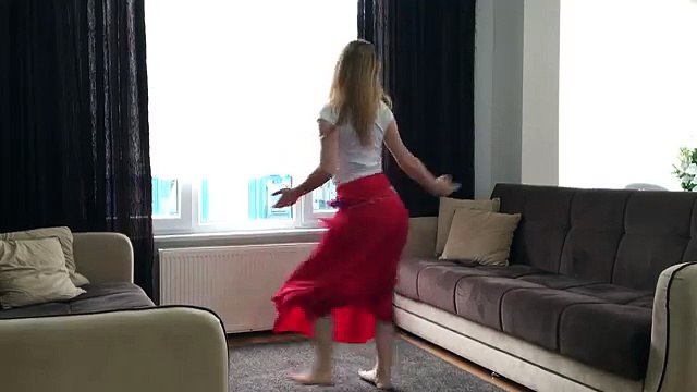 Kırmızı Etekli Kız Süper Roman Havası