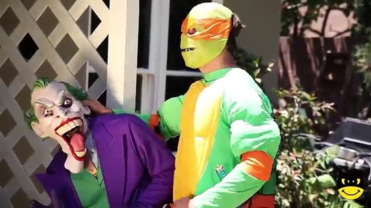 Frozen Elsa Joker Pink Spidergirl Snake Catwoman! Superhero Fun :) vs Spiderman VENOM ATTACK