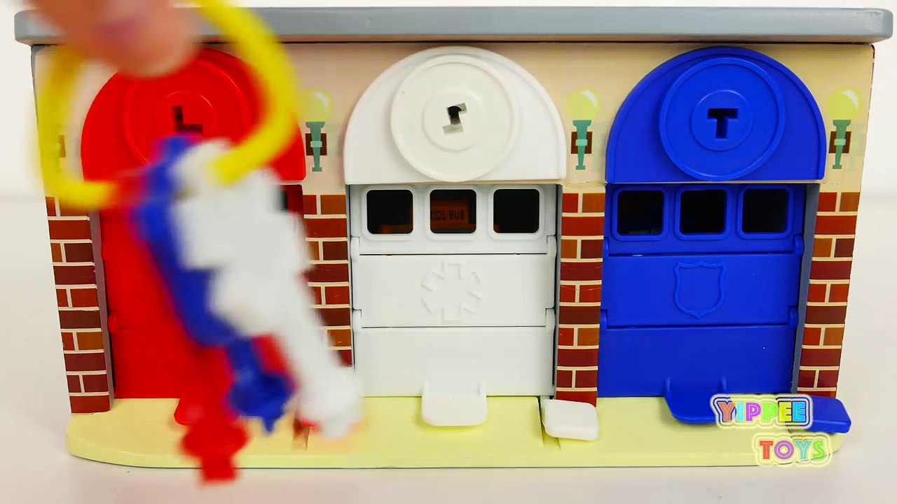 Пожар грузовая машина Полиция автомобиль крайняя необходимость транспортных средств и Школа автобус гараж Набор для игр для Дети