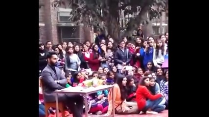 कॉलेज में लड़की के डांस का यह विडियो हुआ वायरल