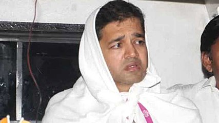 Aishwarya Rai's Brother In Tears At Father's Funeral