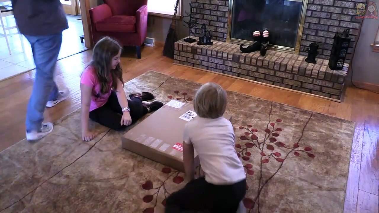 Gold Play Button unboxing! _ Life With Jillian & Addie _ Babyteeth4-H86hAeO9