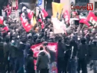 Paris'te polis şiddetine karşı protesto
