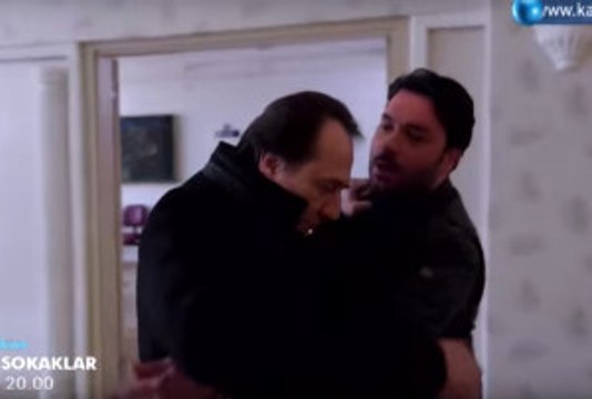 'Arka Sokaklar'ın Yeni Bölümünde, Mesut Vuruluyor, Hüsnü Kalp Krizi Geçiriyor