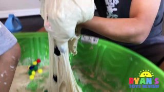 How to Make Giant Vomit Slime goo in kiddie Pool! Easy Science Experiments for Kids Ryan ToysReview-YUB3d2At