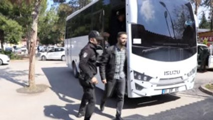 Adana'da 'Bylock' Kullanan 1'i Kadın 14 Polis Adliyeye Sevk Edildi