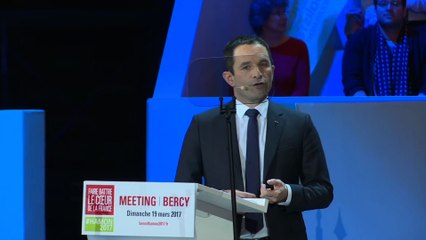 Hamon dénonce un "parti de l'argent" qui a "trop de candidats"