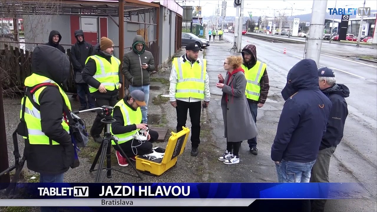 V rámci projektu Jazdi hlavou zorganizovala RTVS simulovanú nehodu električky