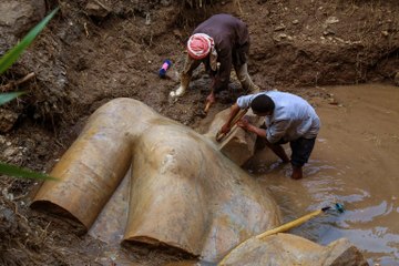 Archaeologists discover massive statue in Egyptian slum