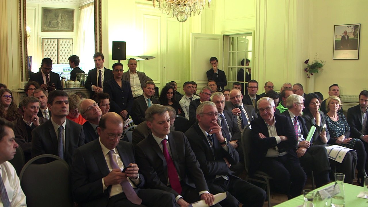 Emmanuelle Cosse a remis les premiers labels E+C- aux acteurs de la filière du bâtiment