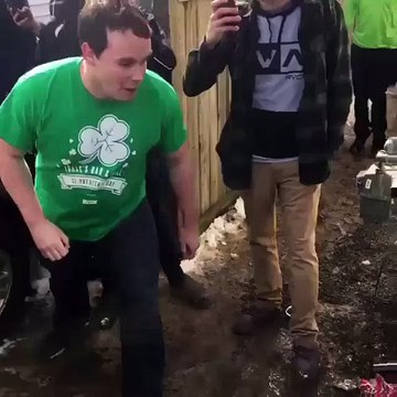 La Saint Patrick ne s'est pas bien déroulée pour ce jeune homme