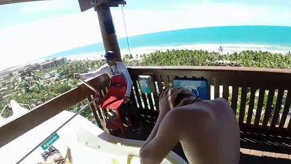 Descendez ce toboggan aquatique de plus de 40 mètres de haut comme si vous y étiez, frissons garantis