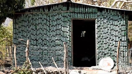 هذا الصباح- مساكن من عبوات الماء البلاستيكية