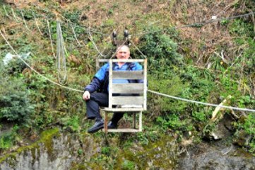 Artvinli Arıcı, Kovanlara Ulaşabilmek İçin Kabinli Teleferik Hattı Kurdu