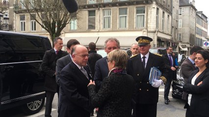Pau : le Premier ministre Bernard Cazeneuve accueilli à la mairie par François Bayrou