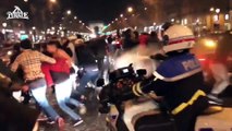 Un policier gaze les supporter du PSG qui fêtent une victoire