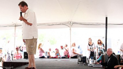 Walt Sanders sings 'Lead Me Guide Me' Elvis Week 2016