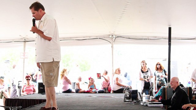 Walt Sanders sings 'Lead Me Guide Me' Elvis Week 2016