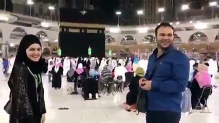 شاب تركي يتقدم لخطبة فتاة أمام الكعبة