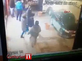 Zabıta ile seyyar satıcı kavgası kamerada